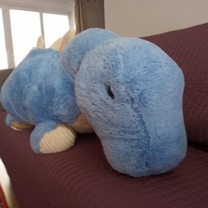 Kid's stuffed dinasaur toy